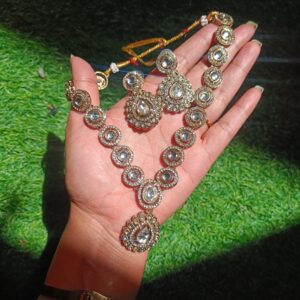 Aarohi Kundan Necklace white golden